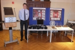 Tobias Gerbracht an seinem Stand mit dem 3D-Holo-Projektor. Bild: Jugend forscht