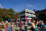 Schulhof und Tshirts