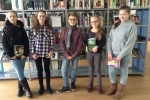Die Klassensieger im Vorlesewettbewerb: Gloria Gabriel (6c), Lisann Heinemann (6d), Finn Caspers (6f), Finia Fißeler (6b), Lena Berg (6b)