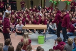 Beim bottle flip flogen die Flaschen