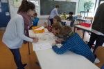 Für die Versuche stehen Paten als Unterstützung zur Seite