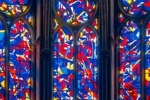 Die vom Künstler Imi Knoebel als Geste der Wiedergutmachung gestalteten Buntglasfenster in der Kathedrale von Reims
