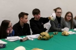 Arbeit mit den Schädelmodellen