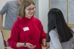 Die Schülerinnen und Schüler bereiteten sich in einem Warmup auf ihre Präsentationen vor.