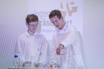 Der Leistungskurs Chemie präsentierte Experimente.