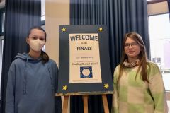 Johanna-rechts-und-ihre-Begleiterin-Elisabeth-7f-in-Langenfeld